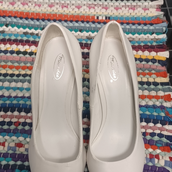 Shoes - Picture 1 of 4